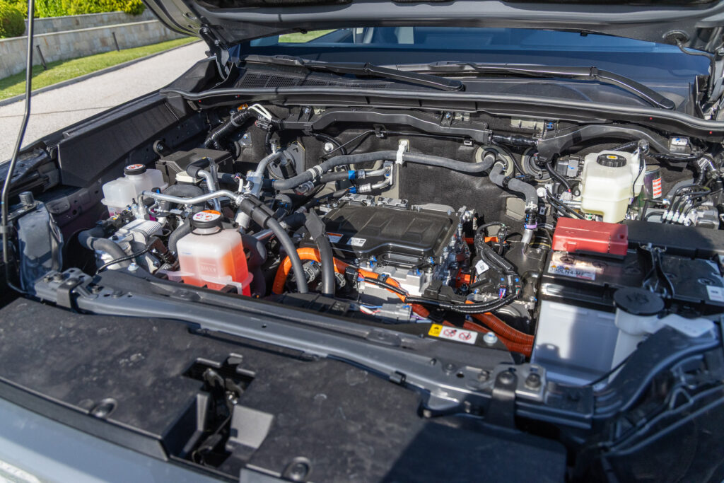 Unter Motorhaube gibt es keinen E-Auto typischen Frunk